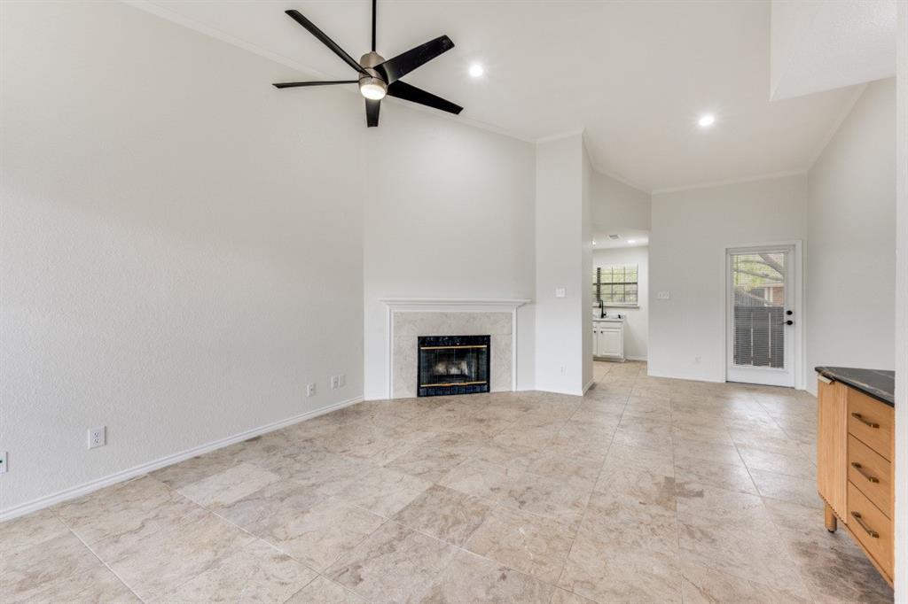 401 Pebble Way, Unit 239 Arlington, TX 76006 - Photo 4 of 13 Spacious Living Room with vaulted ceilings.
