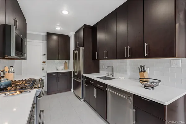 $310,000 | 280 Bronxville Road, Unit 8B, Bronxville, NY 10708