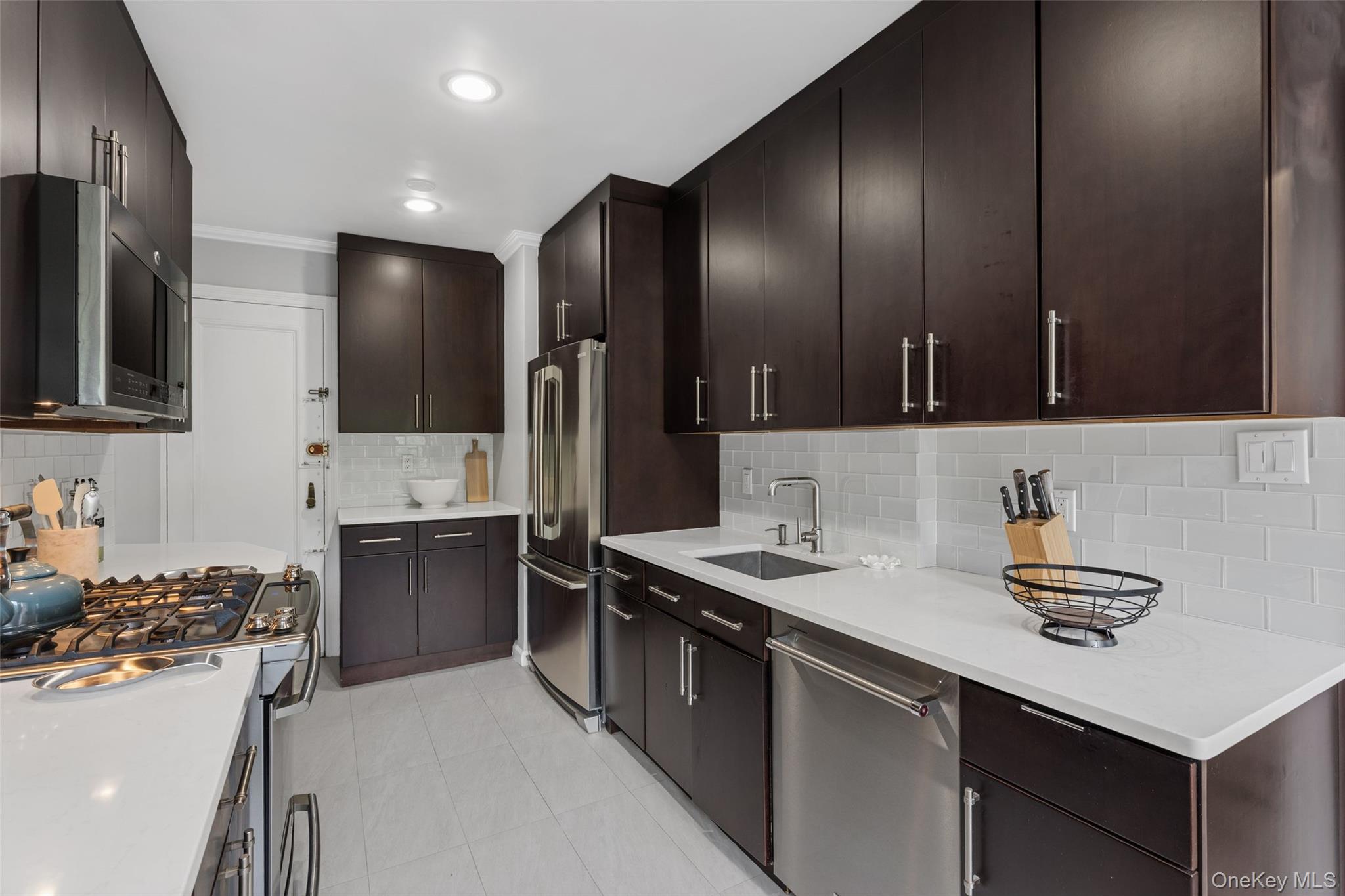280 Bronxville Road, Unit 8B Bronxville, NY 10708 - Photo 6 of 14 Kitchen view.