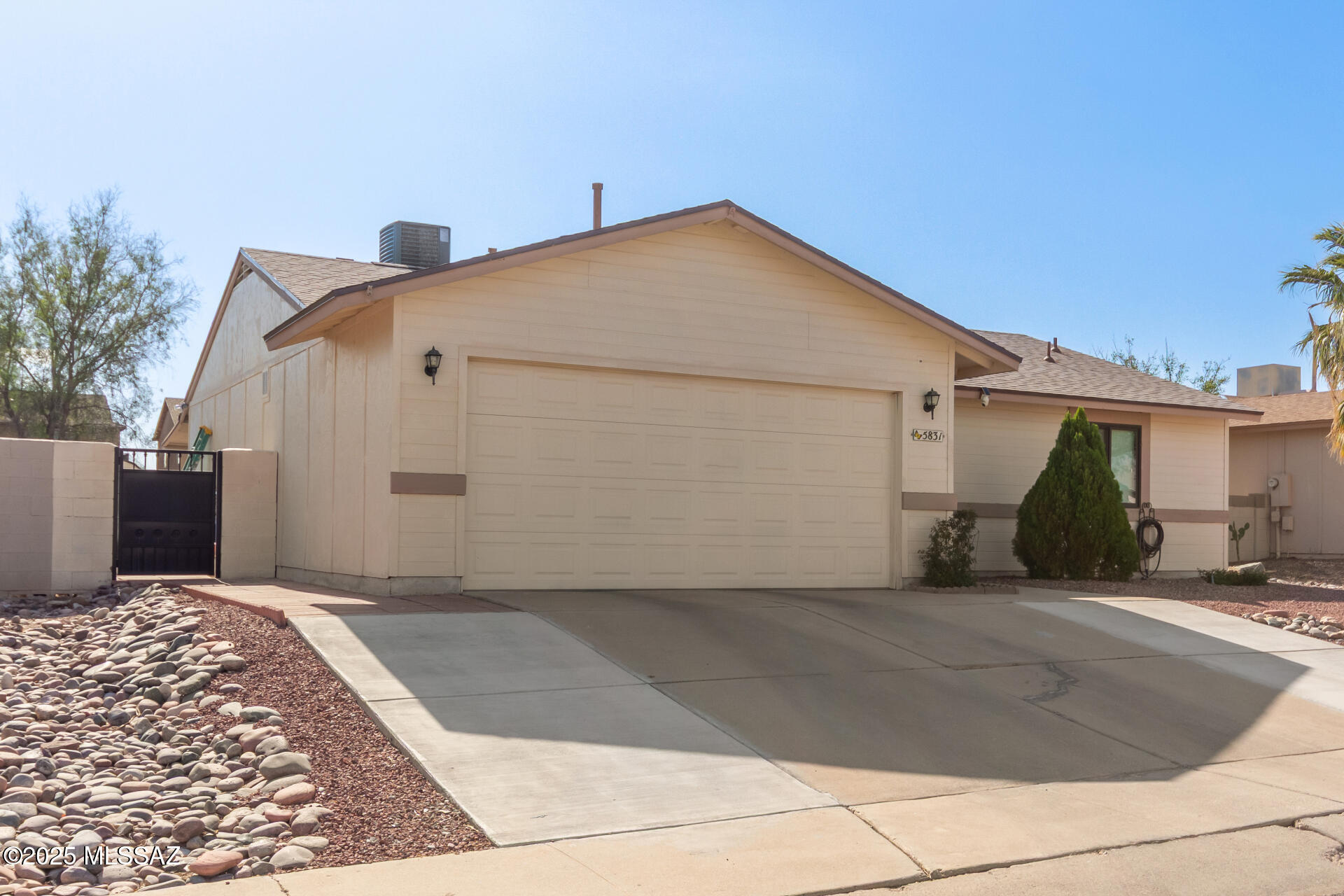 5831 North Moonbrook Road Tucson, AZ 85741 - Photo 5 of 29