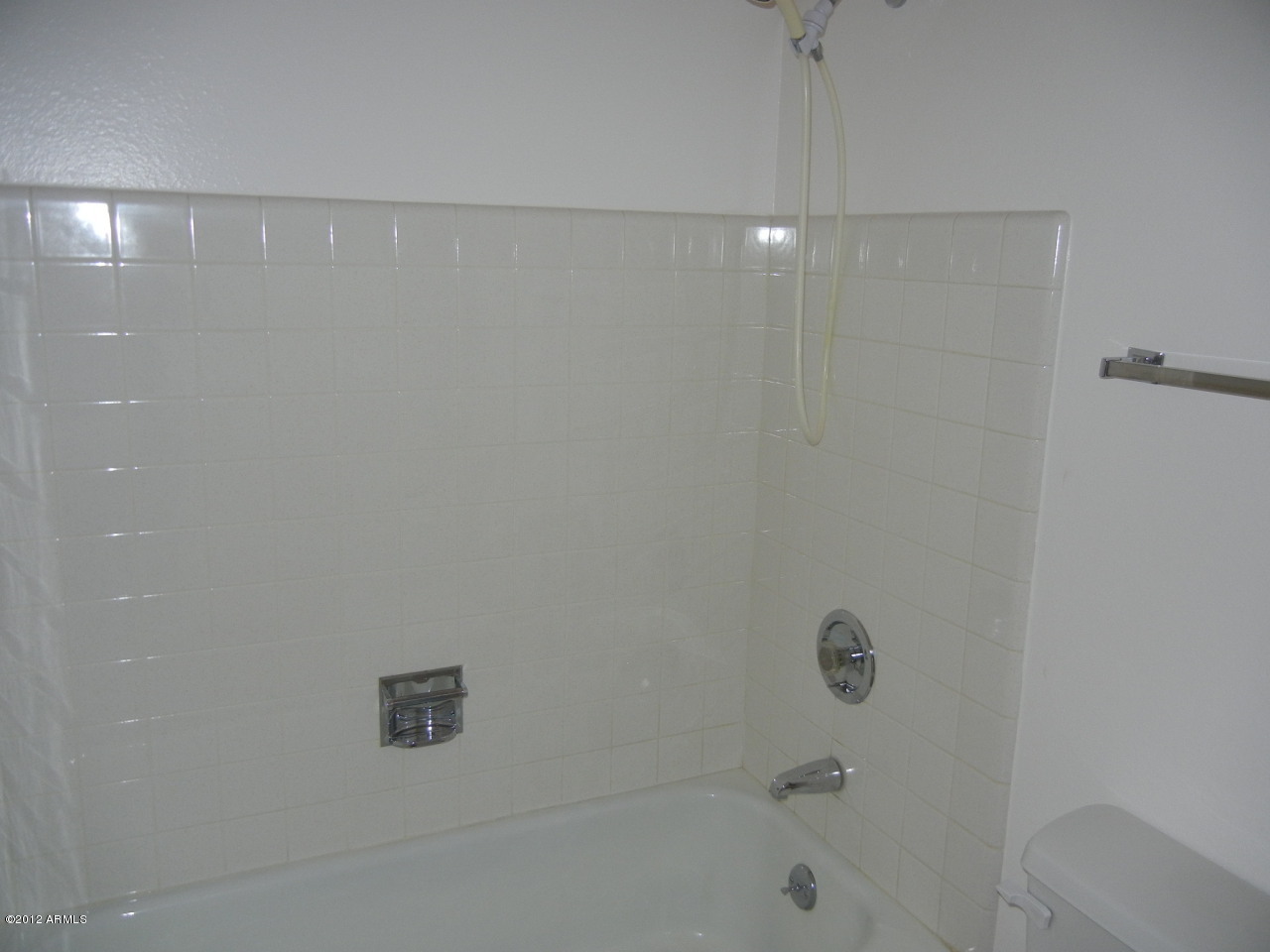 3122 West Redfield Road Phoenix, AZ 85053 - Photo 10 of 21 Hall Bath2