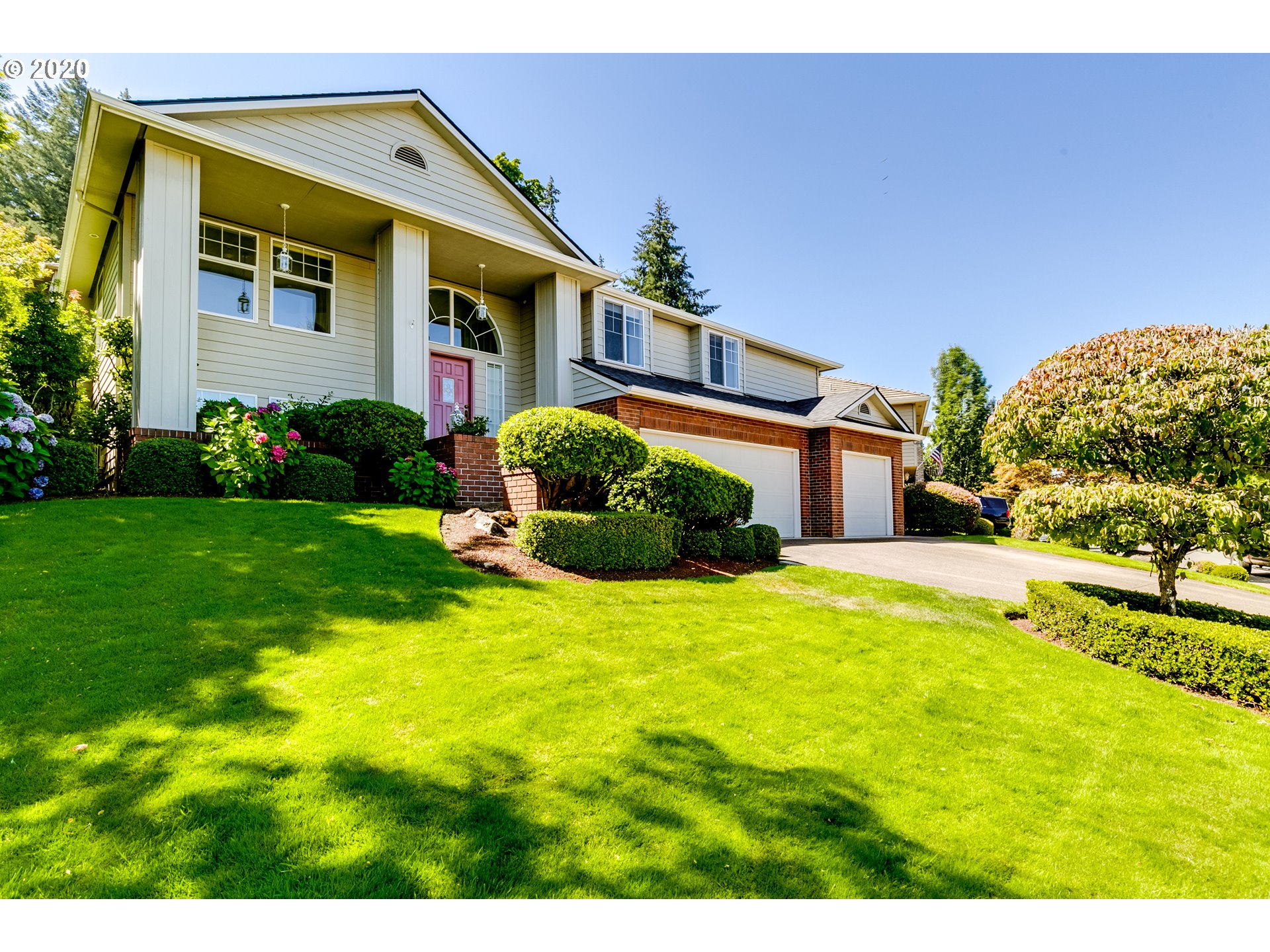 2150 Ridgeway Drive Eugene, OR 97401 - Photo 1 of 22 Gallery Image 1