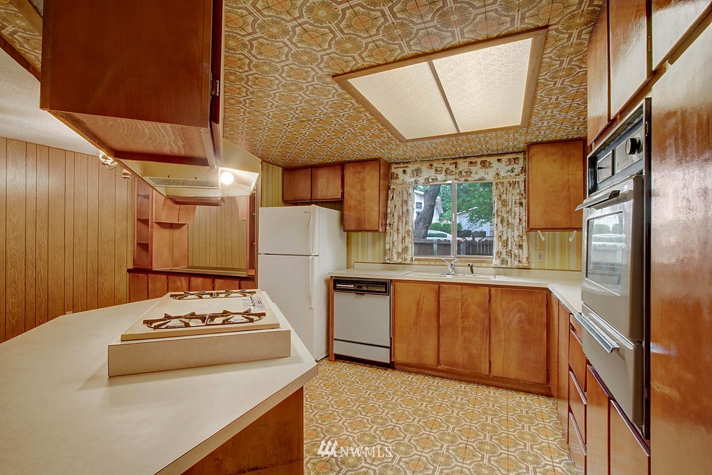 19237 127th Avenue Northeast Bothell, WA 98011 - Photo 3 of 10 Gallery Image 3