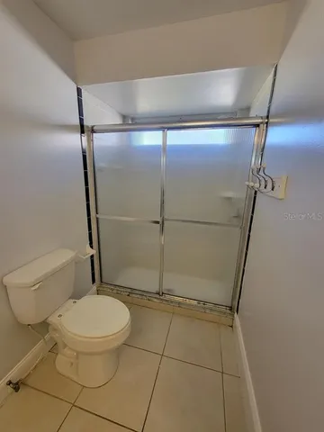 a bathroom with a toilet and a shower
