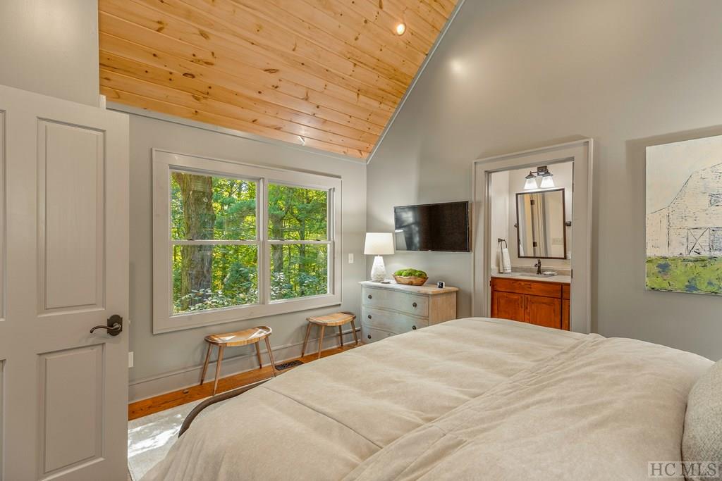 376 Old Orchard Road Highlands, NC 28741 - Photo 22 of 42 Gallery Image 22