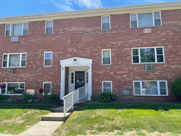 $175,000 | 282 Regency Park Drive, Unit 282, Agawam, MA 01001