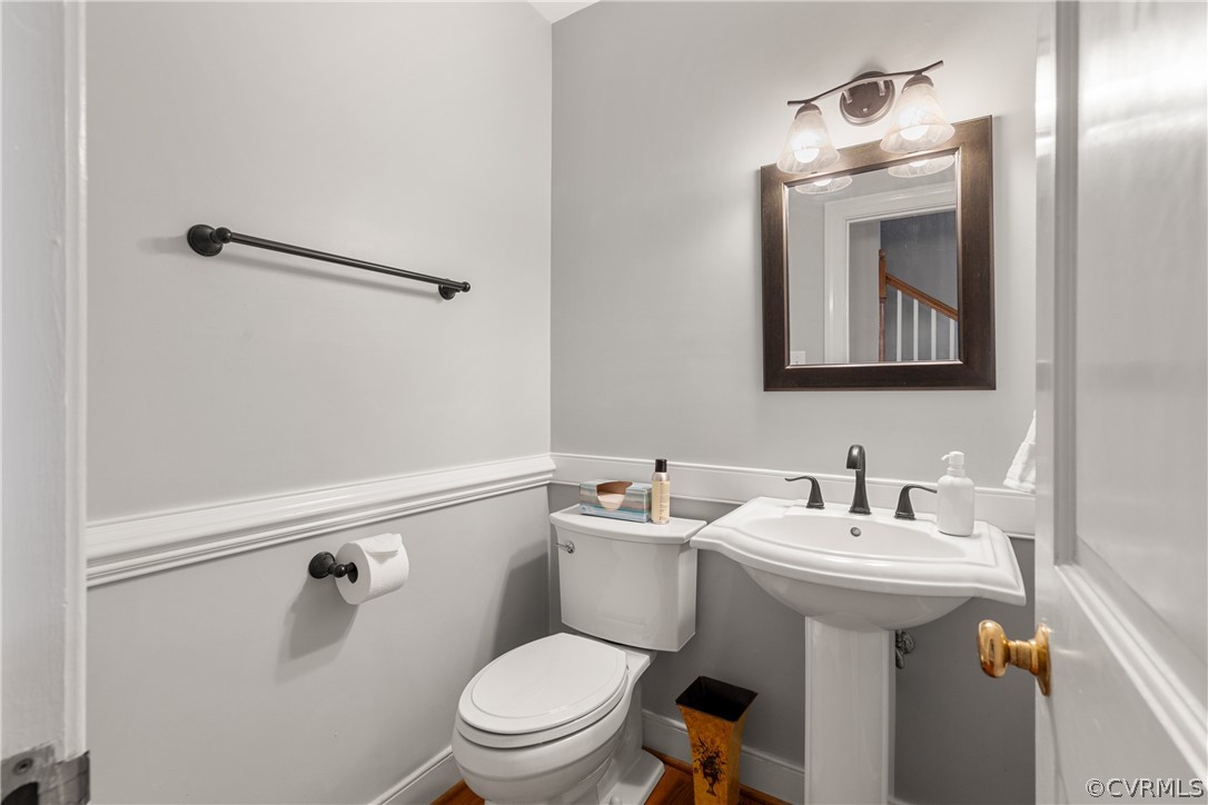 300 North Ridge Road, Unit 33 Henrico, VA 23229 - Photo 24 of 40 a bathroom with a toilet sink and mirror