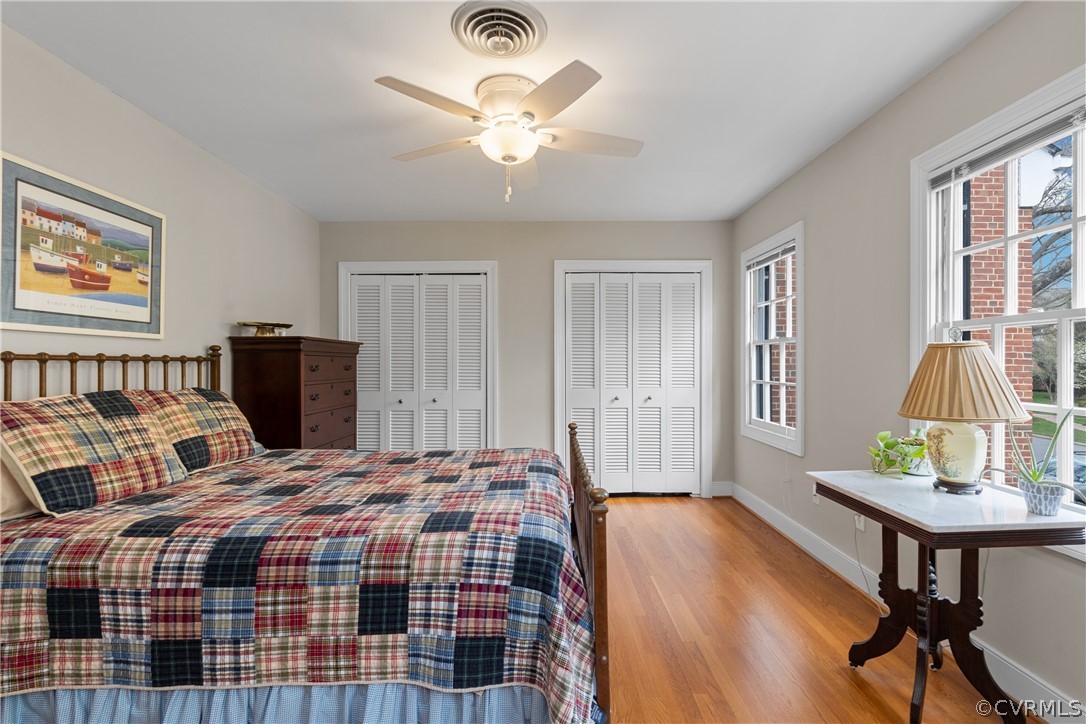 300 North Ridge Road, Unit 33 Henrico, VA 23229 - Photo 33 of 40 a bedroom with a bed and a table