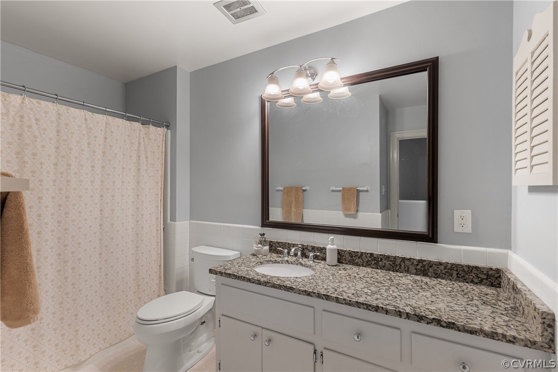 300 North Ridge Road, Unit 33 Henrico, VA 23229 - Photo 35 of 40 a bathroom with a granite countertop sink and a mirror