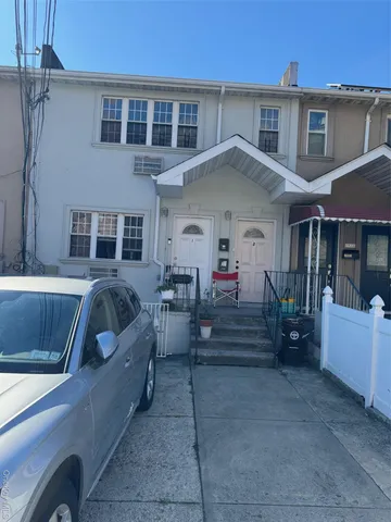 $899,000 | 29-31 Beach Channel Drive | Bayswater