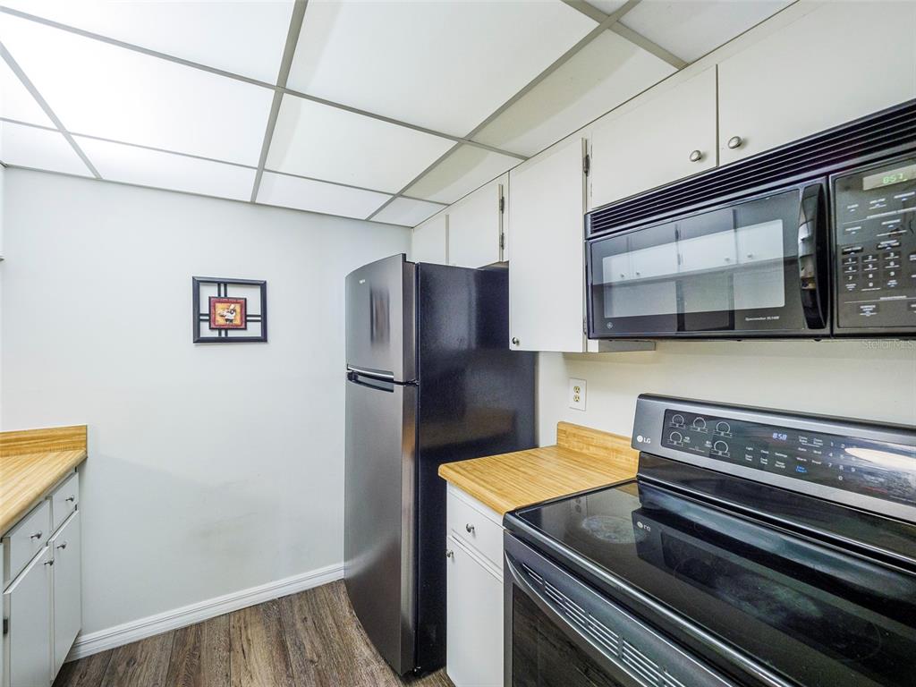 3235 South Beneva Road, Unit 101 Sarasota, FL 34232 - Photo 15 of 36 a kitchen with a refrigerator and a stove