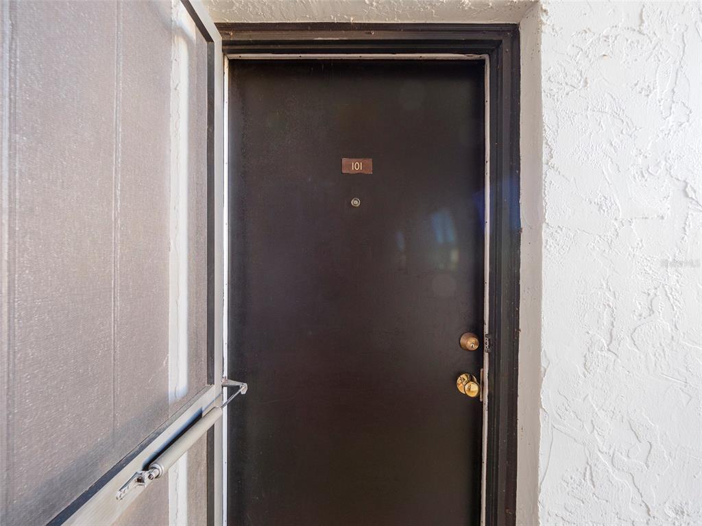 3235 South Beneva Road, Unit 101 Sarasota, FL 34232 - Photo 30 of 36 a close view of closet