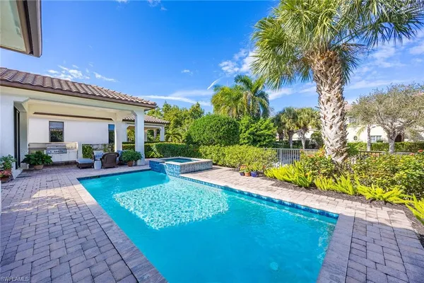 $2,950,000 | 2277 Residence Circle, Naples, FL 34105