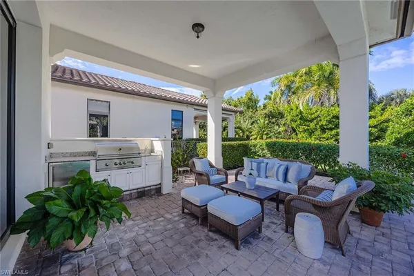 $2,950,000 | 2277 Residence Circle, Naples, FL 34105