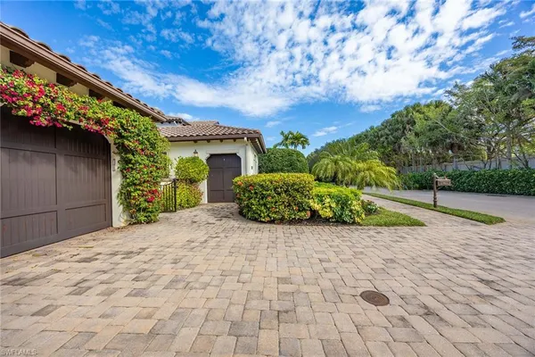 $2,950,000 | 2277 Residence Circle, Naples, FL 34105