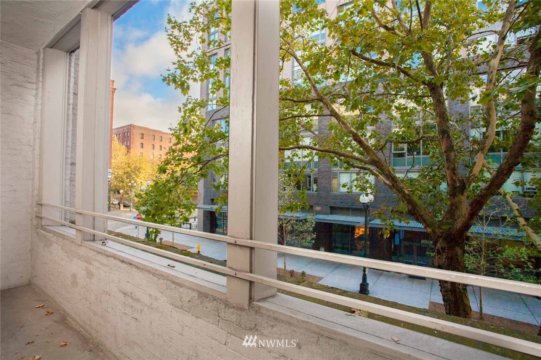 526 1st Avenue South, Unit 203 Seattle, WA 98104 - Photo 5 of 20