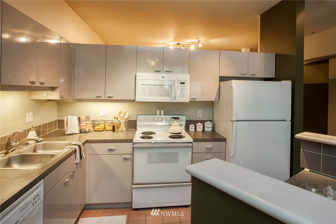 526 1st Avenue South, Unit 203 Seattle, WA 98104 - Photo 10 of 20