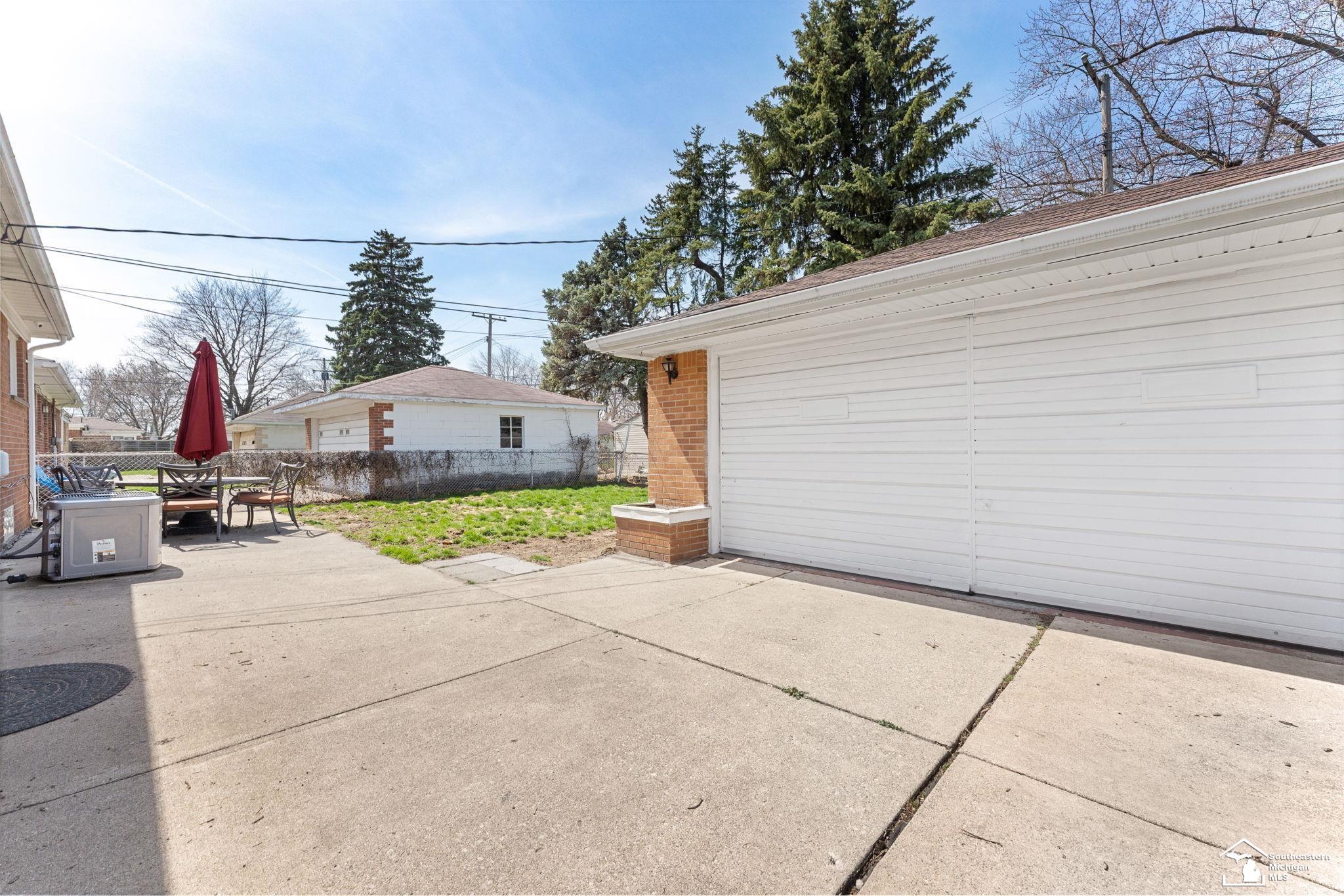 8654 Allen Road Allen Park, MI 48101 - Photo 25 of 28 50105387-24.JPG