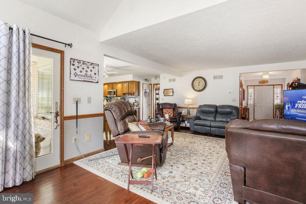 1032 Woodridge Road Red Lion, PA 17356 - Photo 8 of 33 Gallery Image 8