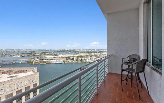 $495,000 | 335 South Biscayne Boulevard, Unit UPH02, Miami, FL 33131