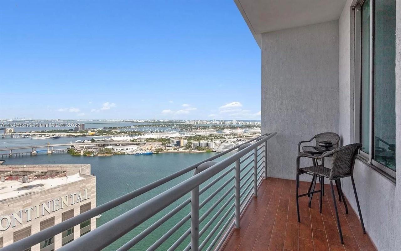 335 South Biscayne Boulevard, Unit UPH02 Miami, FL 33131 - Photo 1 of 40