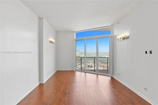 $495,000 | 335 South Biscayne Boulevard, Unit UPH02, Miami, FL 33131