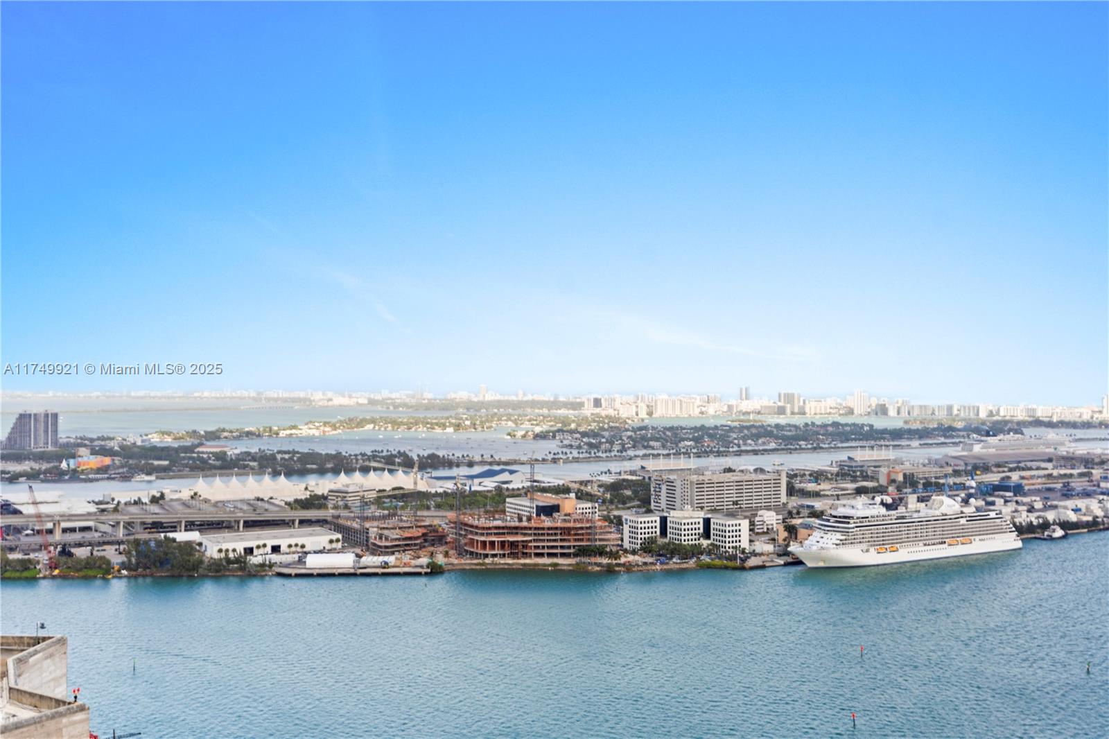 335 South Biscayne Boulevard, Unit UPH02 Miami, FL 33131 - Photo 16 of 40