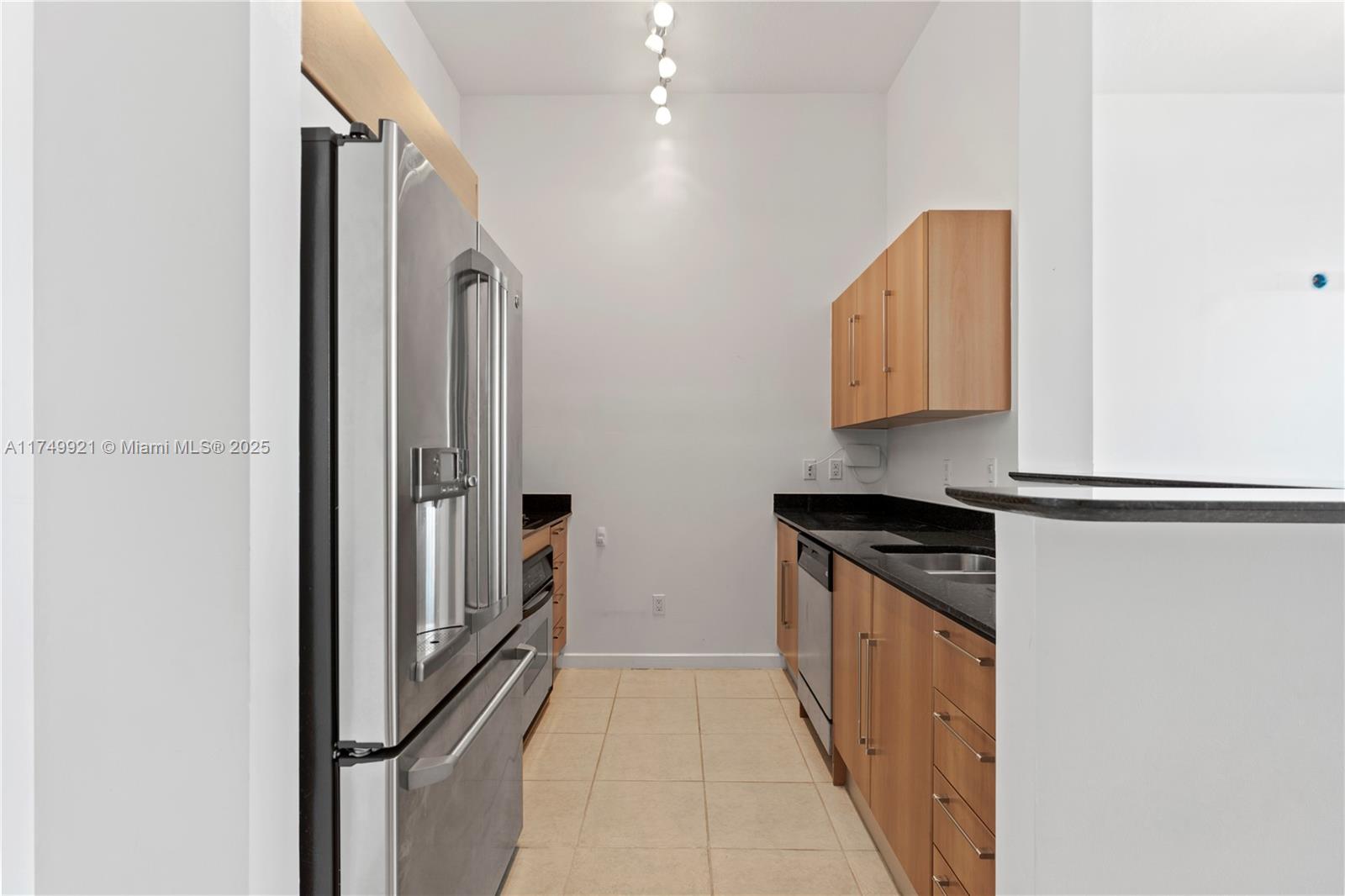 335 South Biscayne Boulevard, Unit UPH02 Miami, FL 33131 - Photo 26 of 40