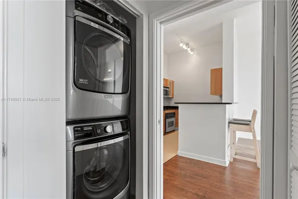$495,000 | 335 South Biscayne Boulevard, Unit UPH02, Miami, FL 33131