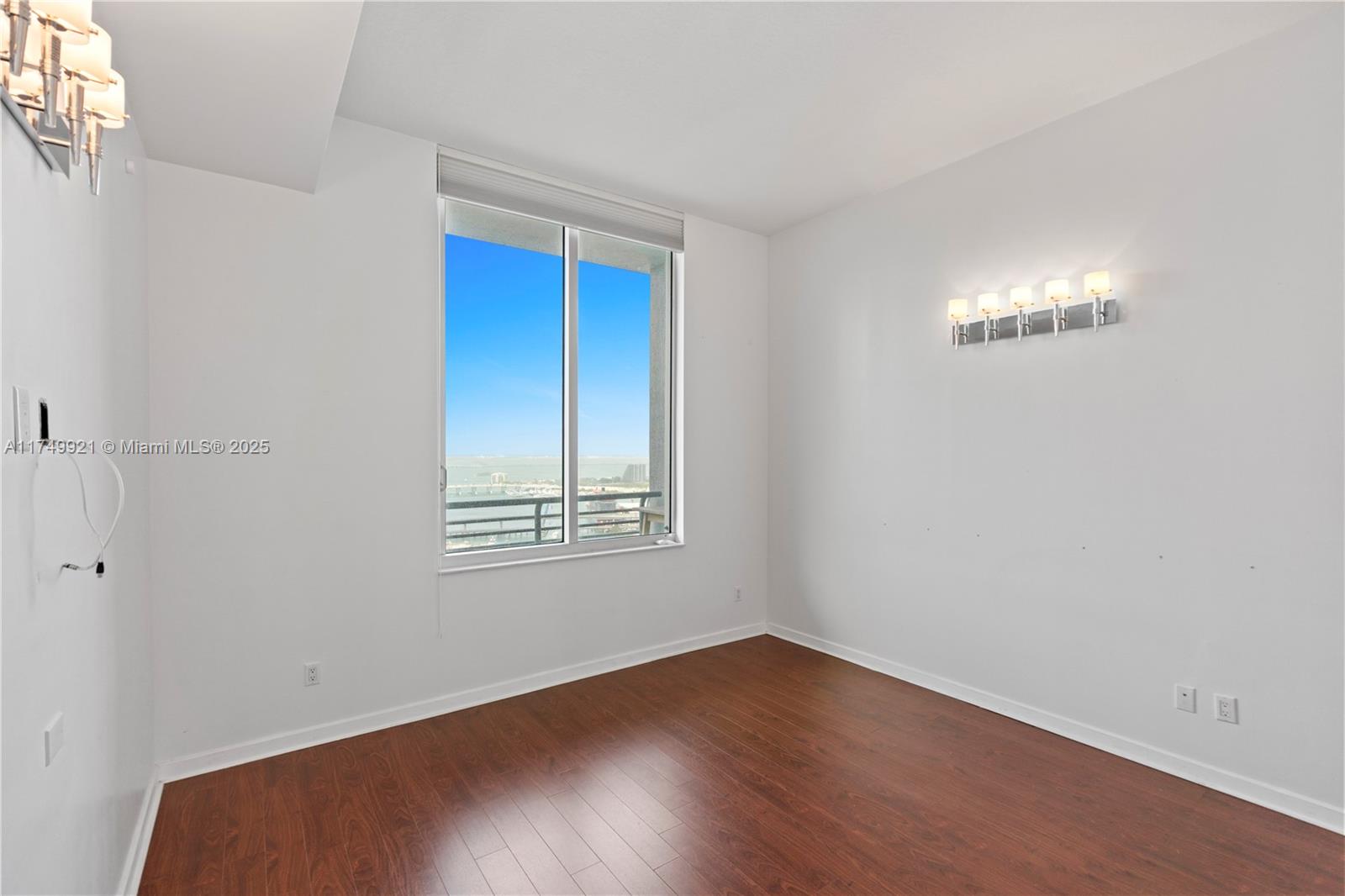 335 South Biscayne Boulevard, Unit UPH02 Miami, FL 33131 - Photo 31 of 40