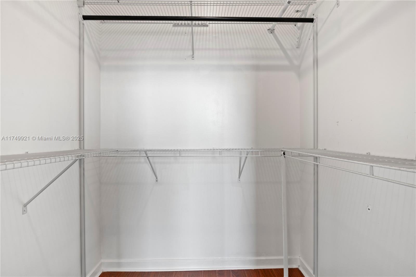 335 South Biscayne Boulevard, Unit UPH02 Miami, FL 33131 - Photo 36 of 40