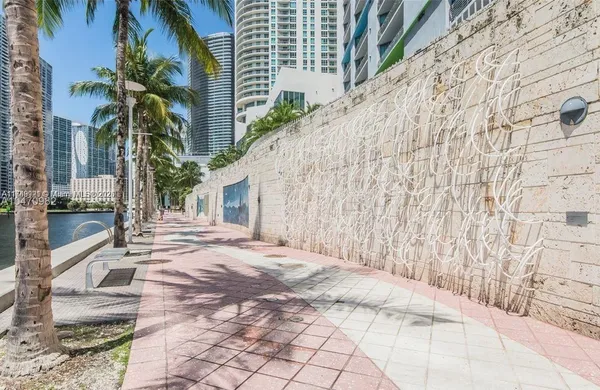$495,000 | 335 South Biscayne Boulevard, Unit UPH02, Miami, FL 33131