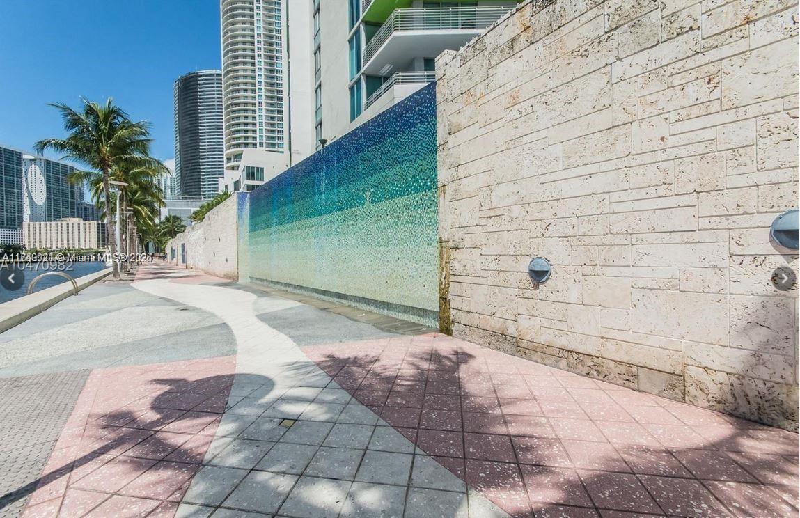 335 South Biscayne Boulevard, Unit UPH02 Miami, FL 33131 - Photo 39 of 40