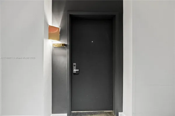 $495,000 | 335 South Biscayne Boulevard, Unit UPH02, Miami, FL 33131