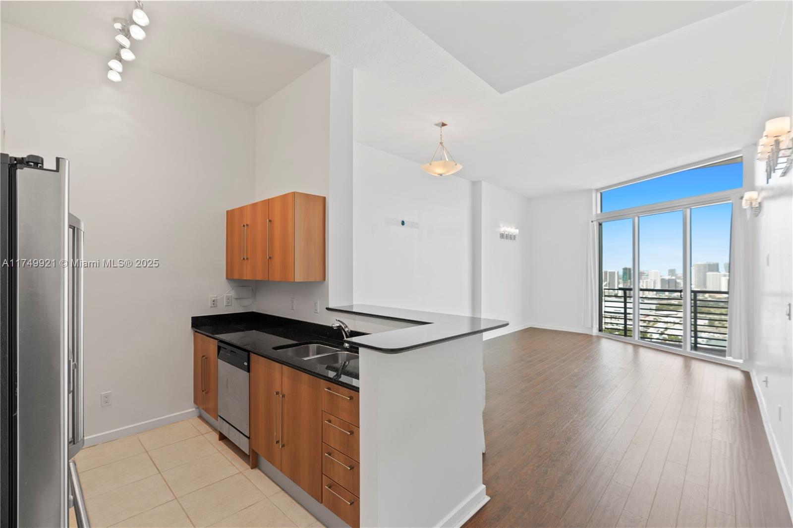 335 South Biscayne Boulevard, Unit UPH02 Miami, FL 33131 - Photo 4 of 40