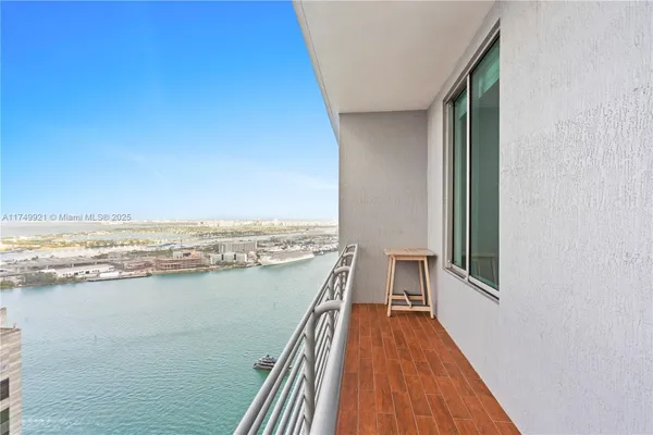 $495,000 | 335 South Biscayne Boulevard, Unit UPH02, Miami, FL 33131