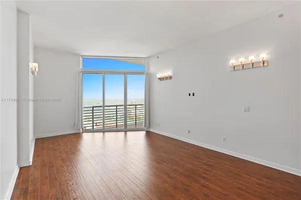 $495,000 | 335 South Biscayne Boulevard, Unit UPH02, Miami, FL 33131