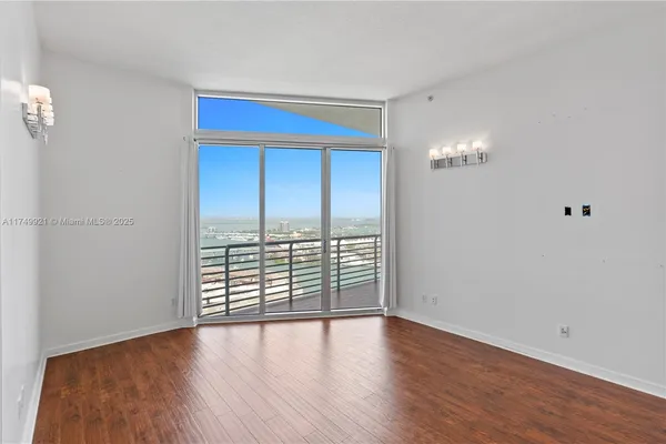 $495,000 | 335 South Biscayne Boulevard, Unit UPH02, Miami, FL 33131