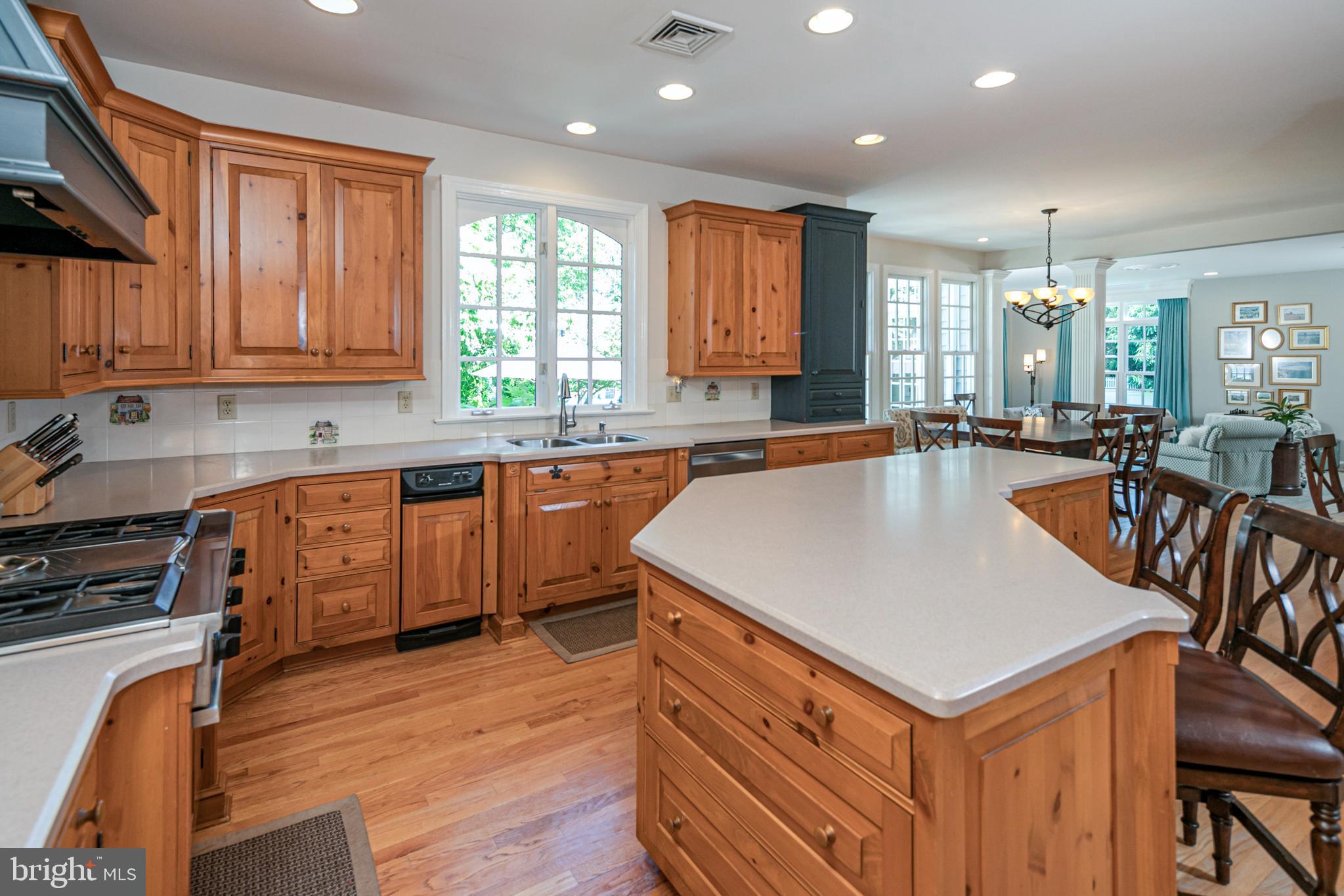 5 Woodmere Way Pennington, NJ 08534 - Photo 13 of 38