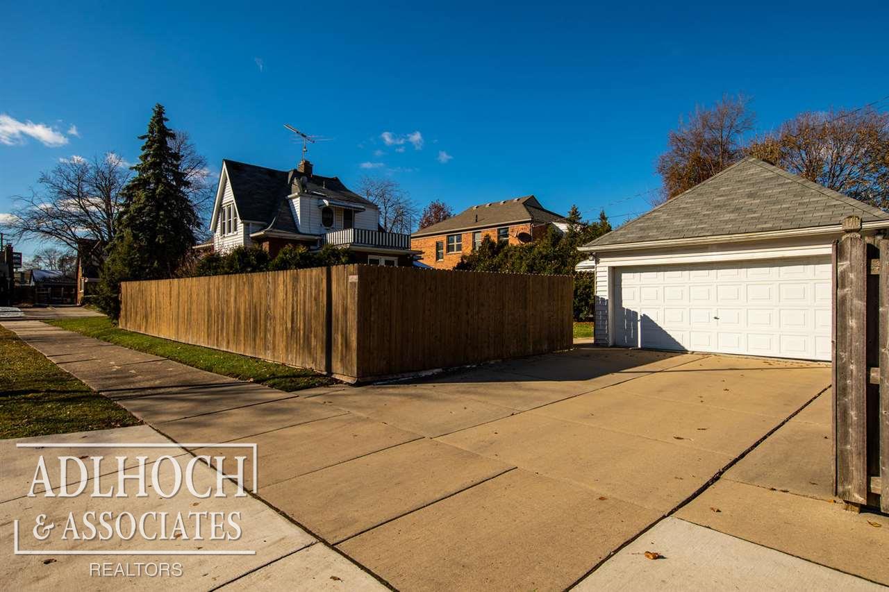 950 Rivard Boulevard Grosse Pointe, MI 48230 - Photo 23 of 23 31365890-22.JPG