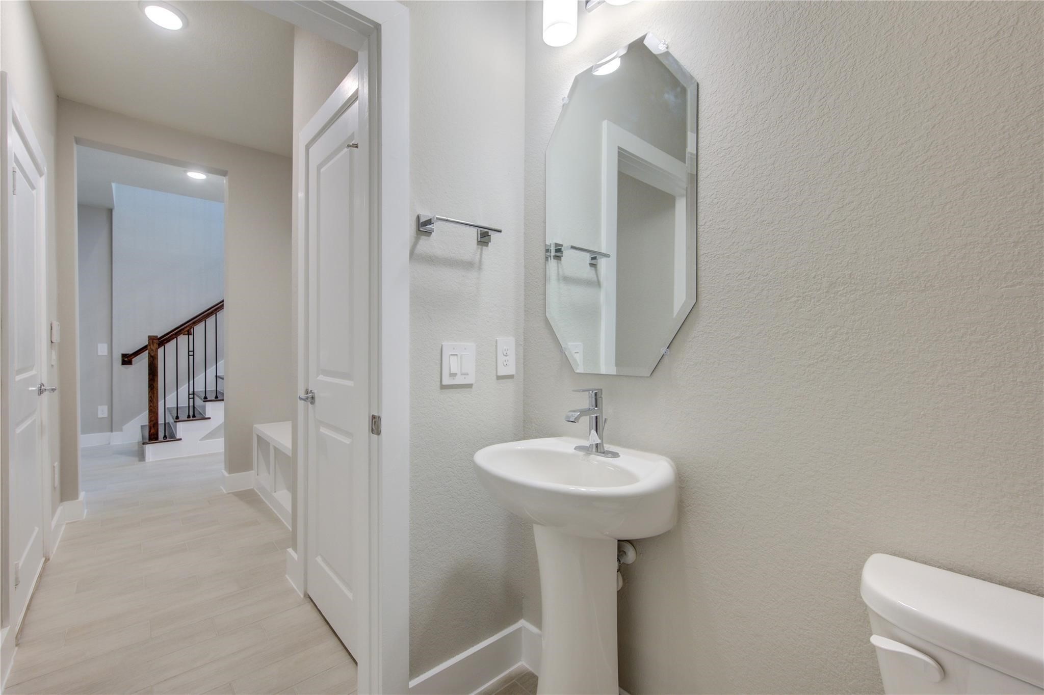 1709 Summerlyn Houston, TX 77080 - Photo 7 of 46
