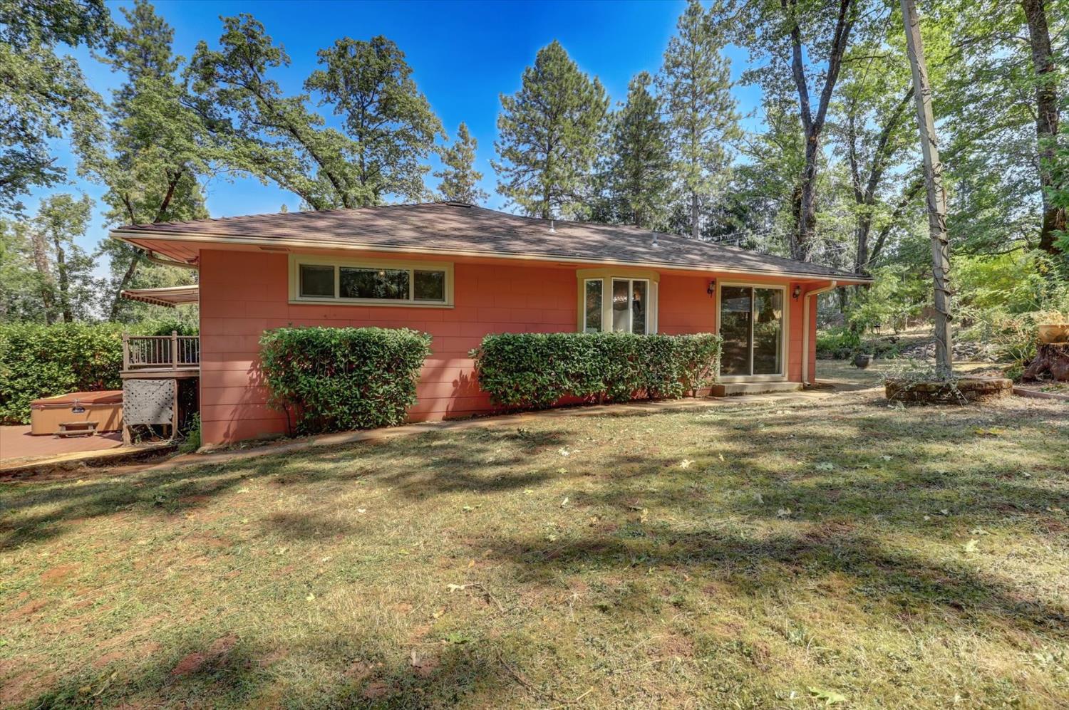 10124 South Ponderosa Way Rough and Ready, CA 95975 - Photo 43 of 63 front view of a house with a yard