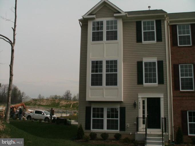 a view of house with yard