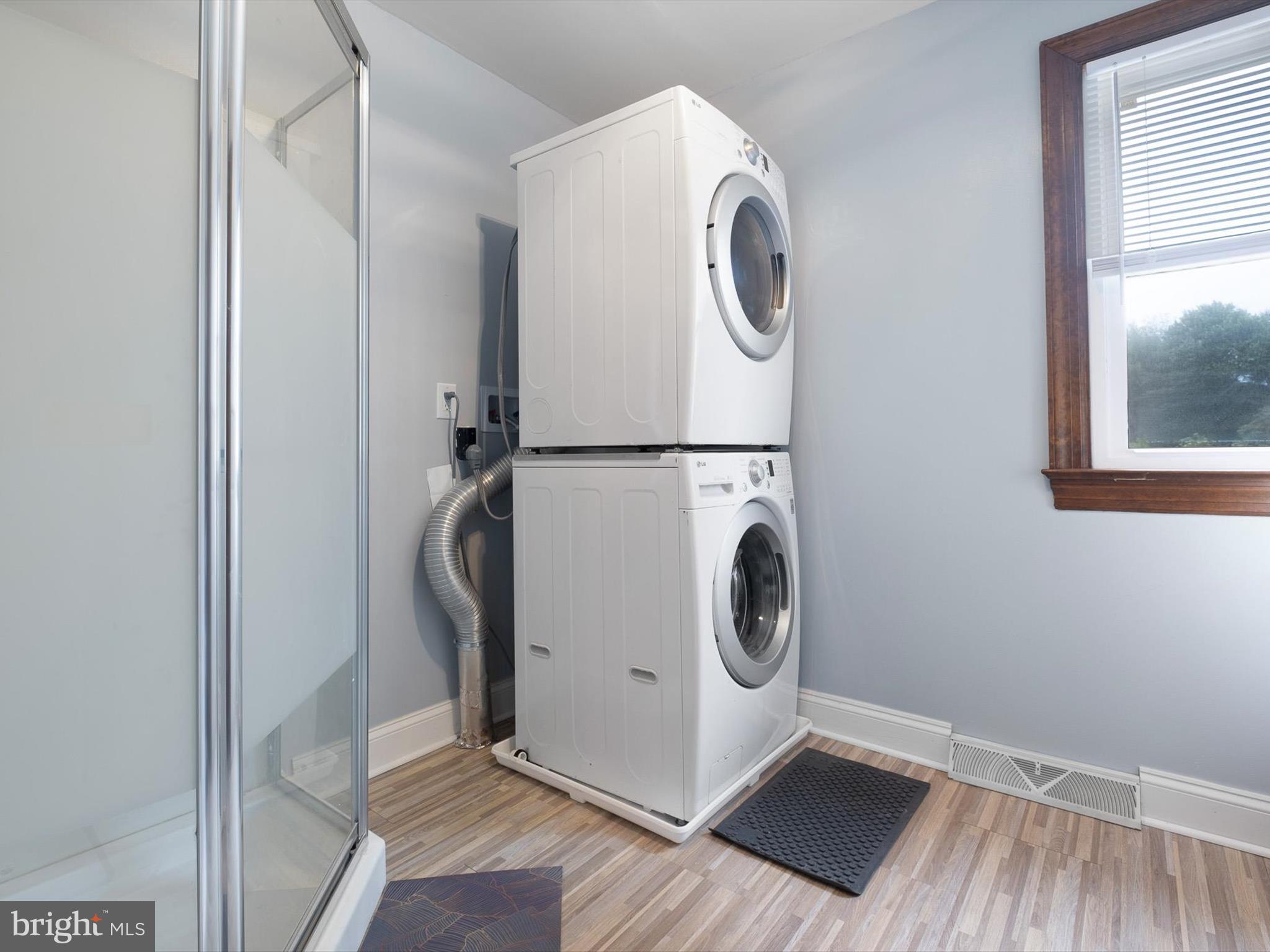 5961 Limestone Road Hockessin, DE 19707 - Photo 17 of 40 a utility room with dryer and washer