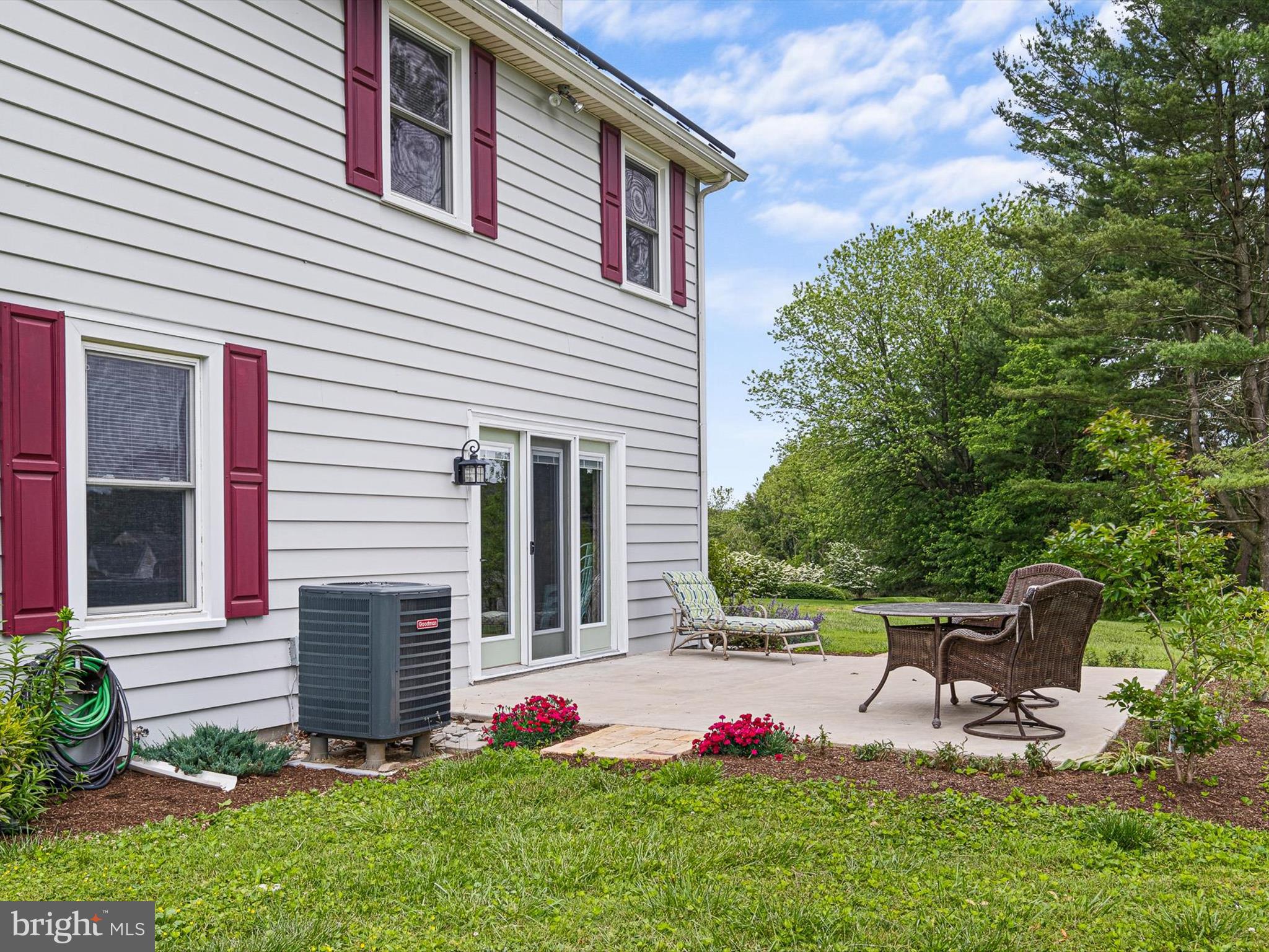 5961 Limestone Road Hockessin, DE 19707 - Photo 31 of 40 a front view of house with yard