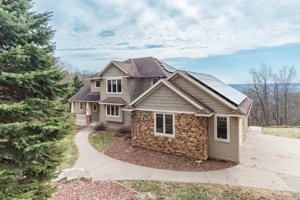 $765,900 | N5076 Wildflower Lane, Hamilton, WI 54669