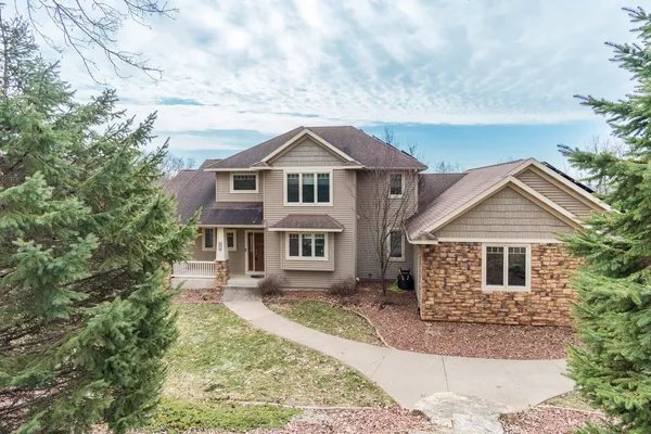 $765,900 | N5076 Wildflower Lane, Hamilton, WI 54669