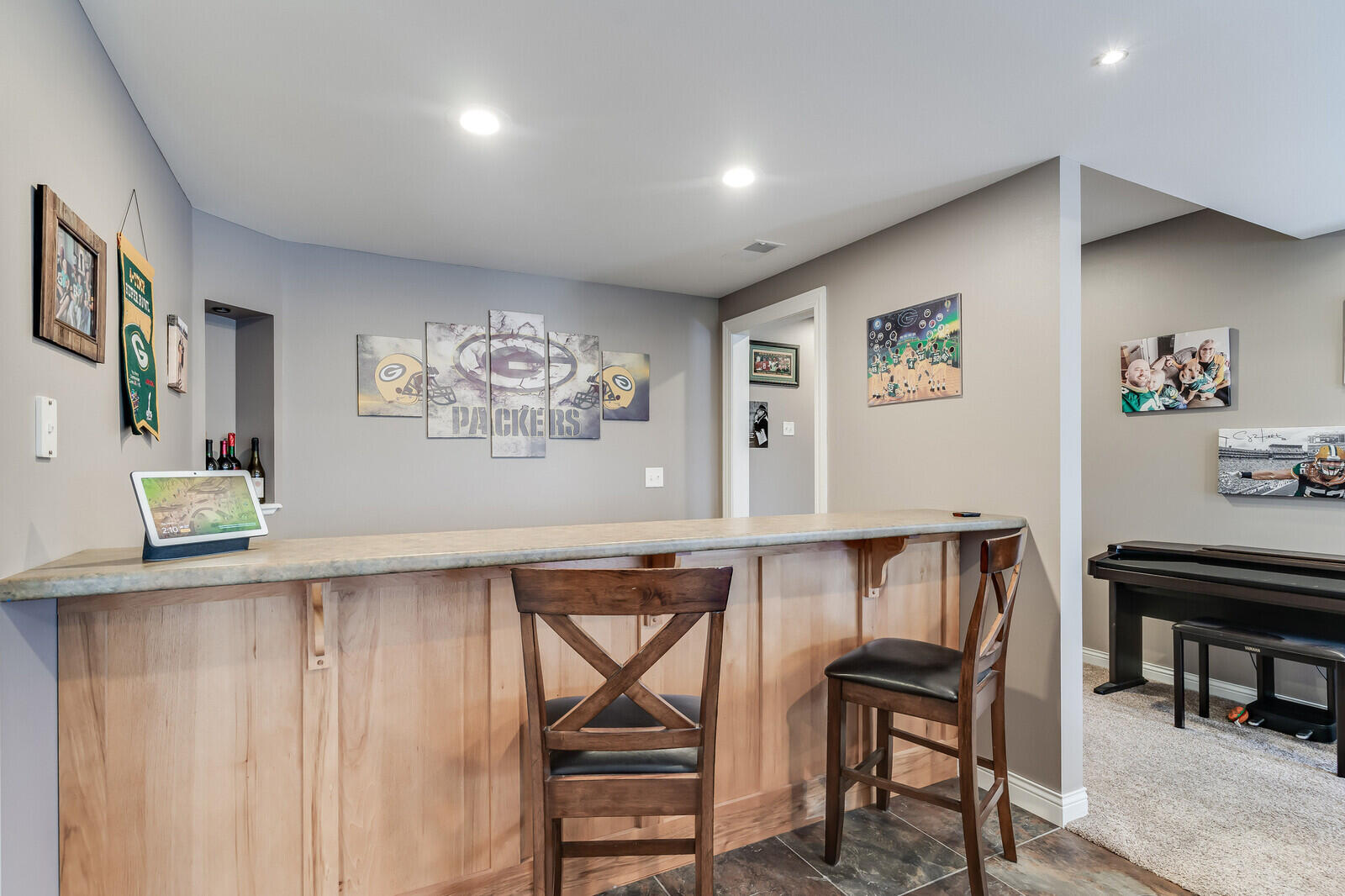 N5076 Wildflower Lane Hamilton, WI 54669 - Photo 35 of 47 LL Dry bar in the family room for entertaining.
