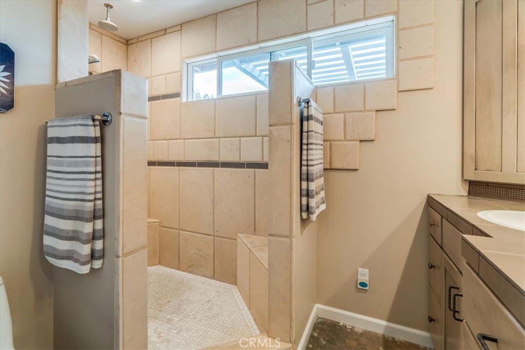 571 Corralitos Road Arroyo Grande, CA 93420 - Photo 32 of 54 Step-in shower