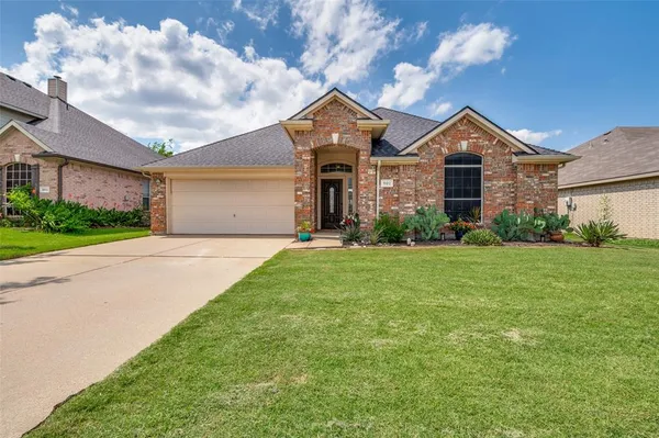 $327,000 | 902 Cutting Horse Drive, Mansfield, TX 76063